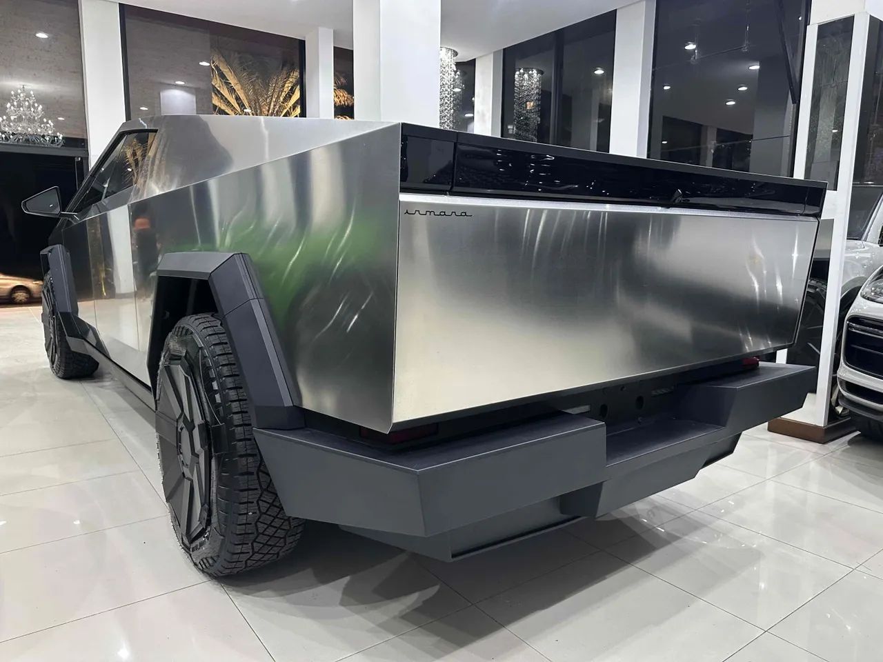 Tesla Cybertruck Foundation, foto 7 de 15