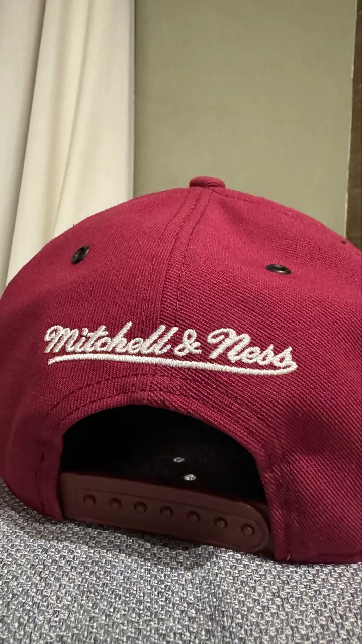 Boné Mitchell & Ness Cleveland Cavalers Arch Bordô - Foto 2