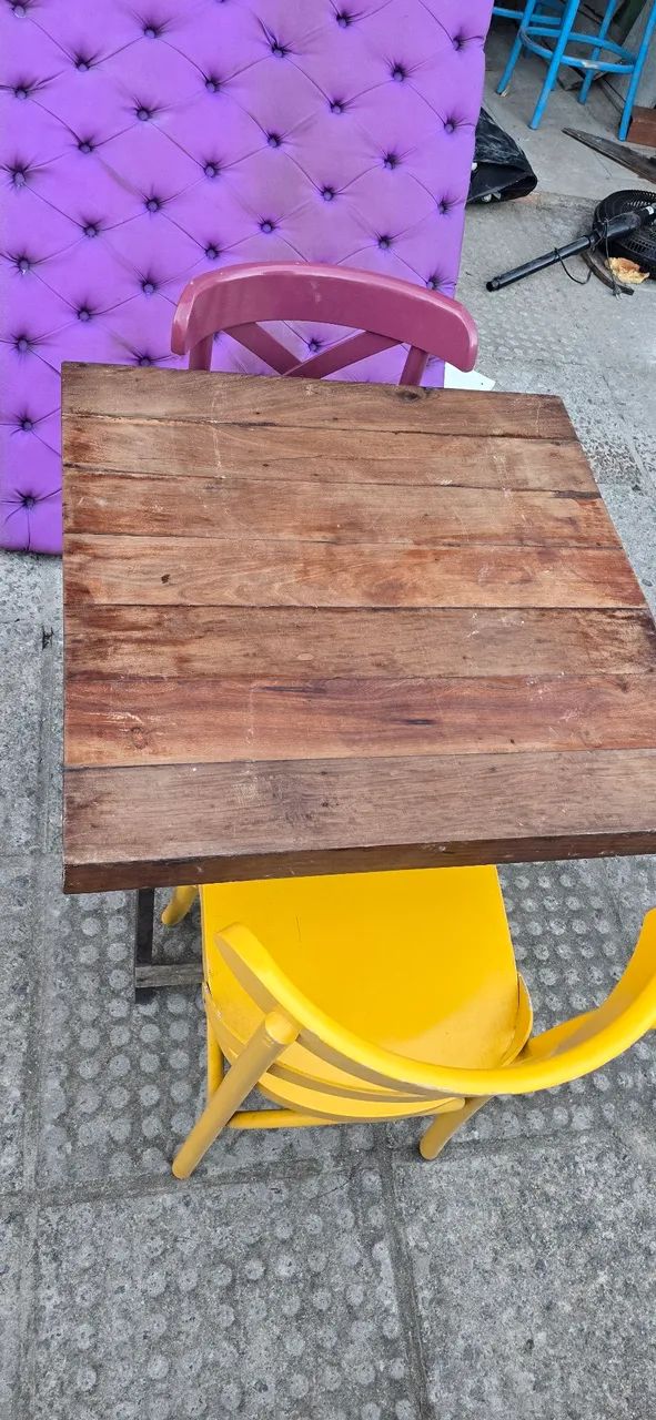 Mesa com cadeira468263139133378560
