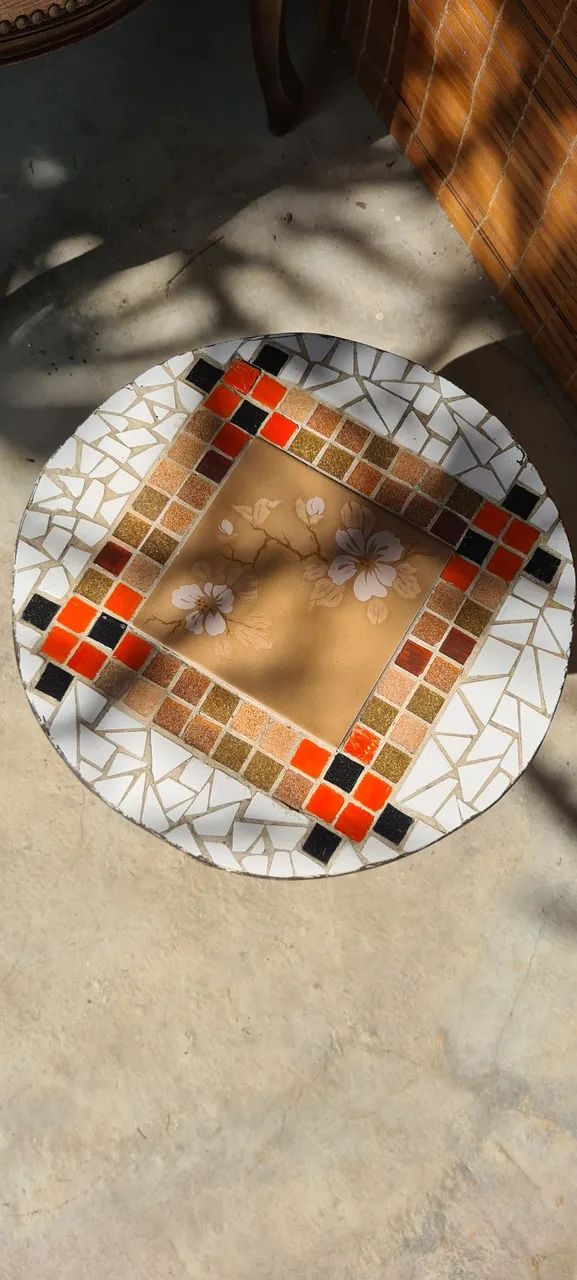 Mesa mosaico artesanal com base de ferro  - Foto 2