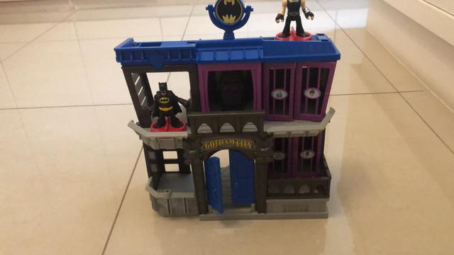Casas imaginex batmam com bonecos - Foto 4
