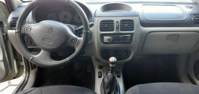 Renault Clio sedan 1.0 16v - Foto 6