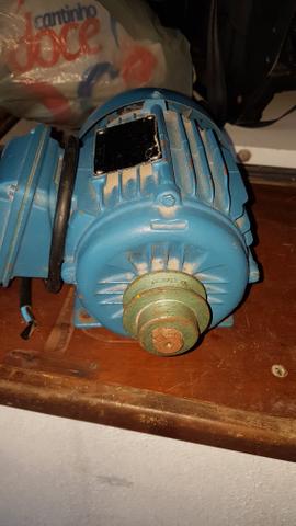 Vendo este motor trifásico por 450.00 reais contato * - Foto 3