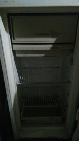 Geladeira antiga Prosdócimo 310l