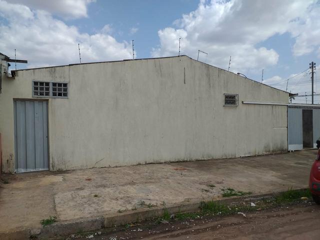 Qd 803 casa 03 qts esquina a/c, troca em samambaia ap,valor 170.000 escriturado - Foto 2