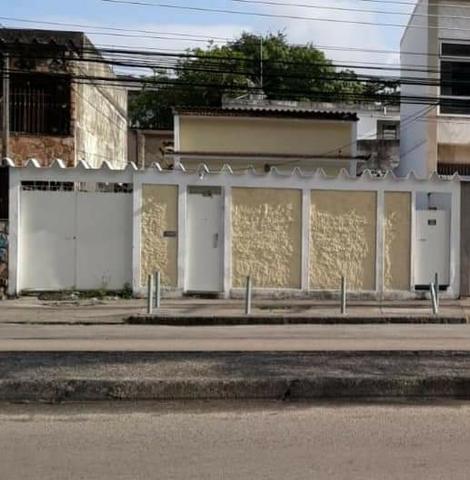 Aproveite!!! 2 casas com terreno, no melhor local da Vila da Penha
