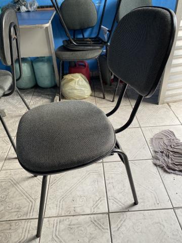 Vendo móveis de escritório mesa em L cadeira fixa - Foto 5