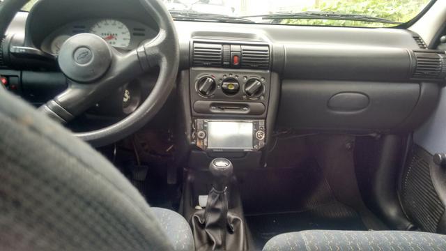 Vendo Corsa sedan ano 2000 básico 1.0 8v - Foto 3