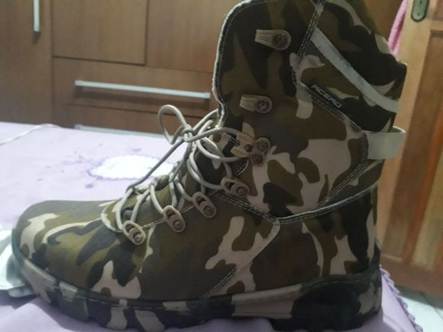 bota camuflada cano longo