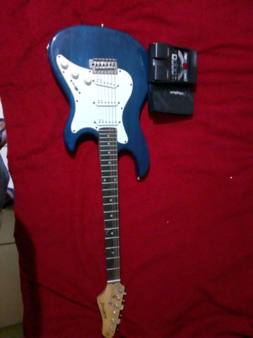 Guitarra strimberg e pedaleira
