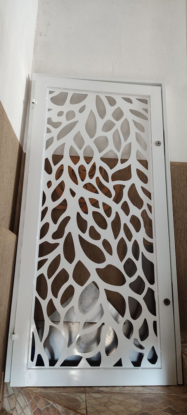 Porta com portal de corte a Laser  linda 