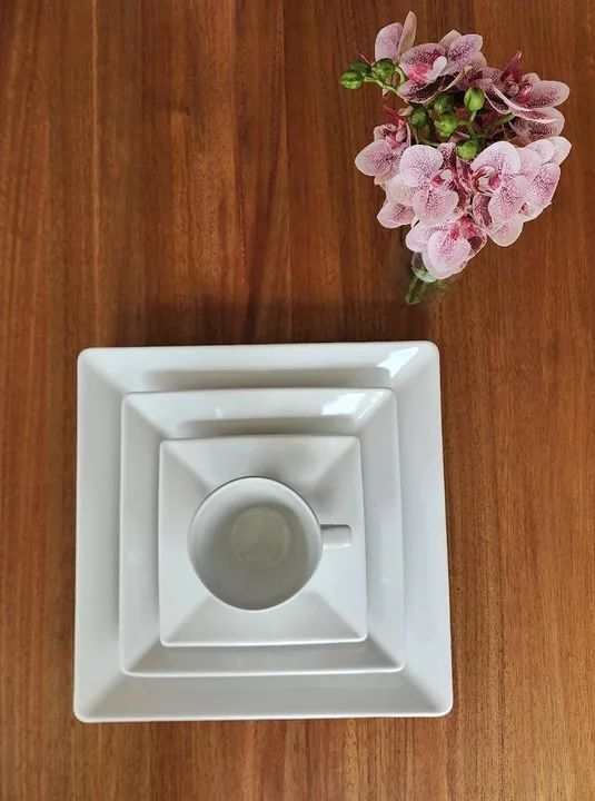 Jogo de Pratos Quadrados Brancos. 48 peças - Foto 3