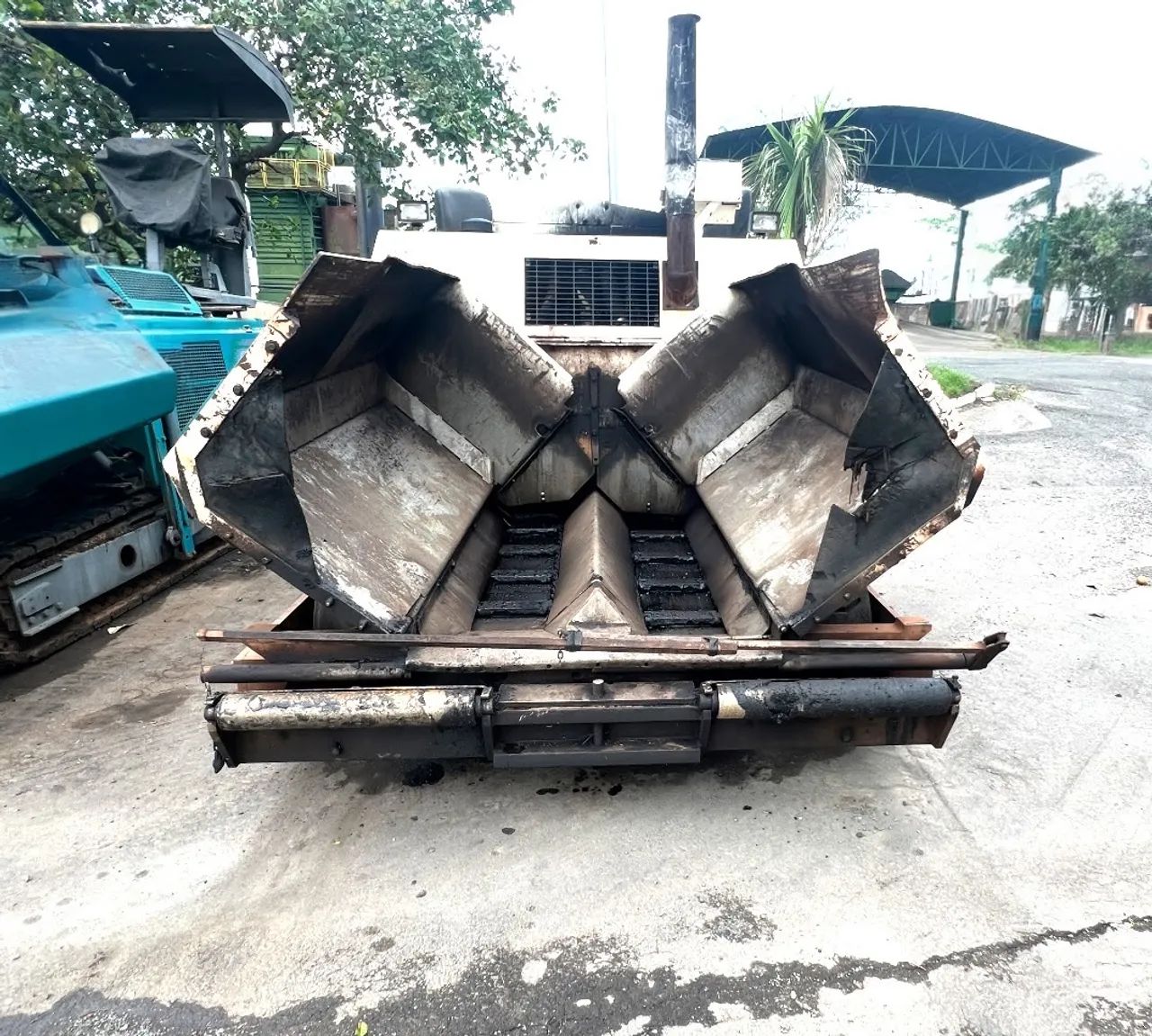 Vibroacabadora Terex CR362L ano 2008 com 6000 horas e esteiras de borracha novas, em SP - Foto 4