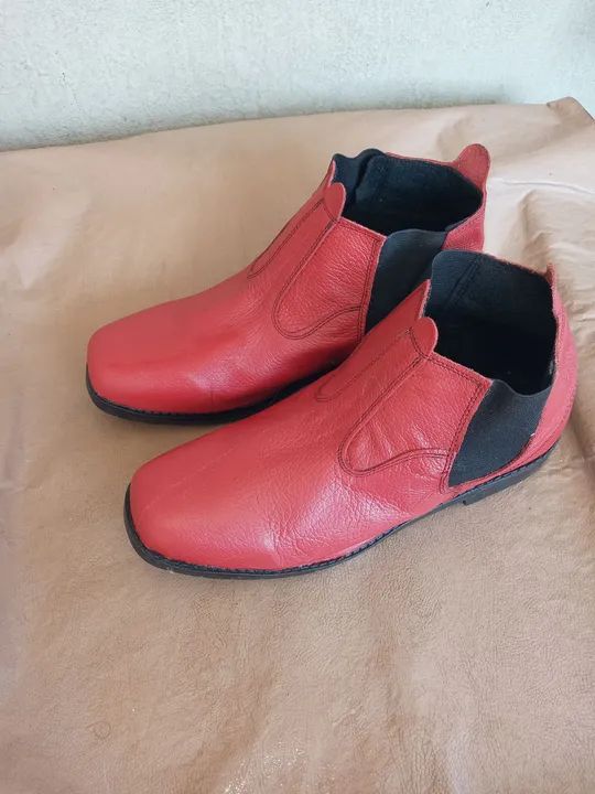 Bota botina de couro 42 tenho n.40 também - Foto 4