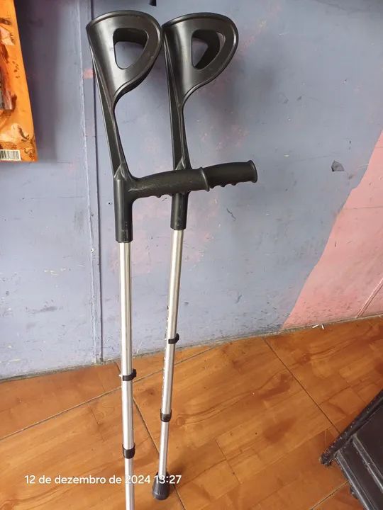 Bengalas e muletas - Foto 6