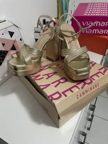 vende-se sandalia na cor dourada - Foto 3