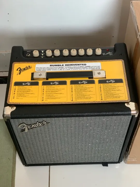 FENDER RUMBLE 40 (contrabaixo)
