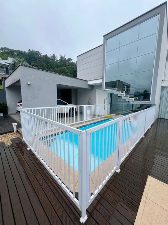 Cerca de proteção para piscina