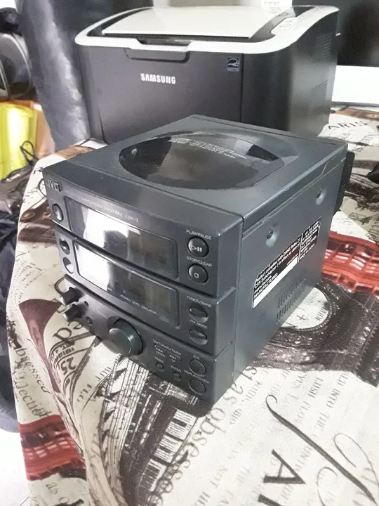 Mini system componente JVC  UX -1  década de 90  , somente a central 