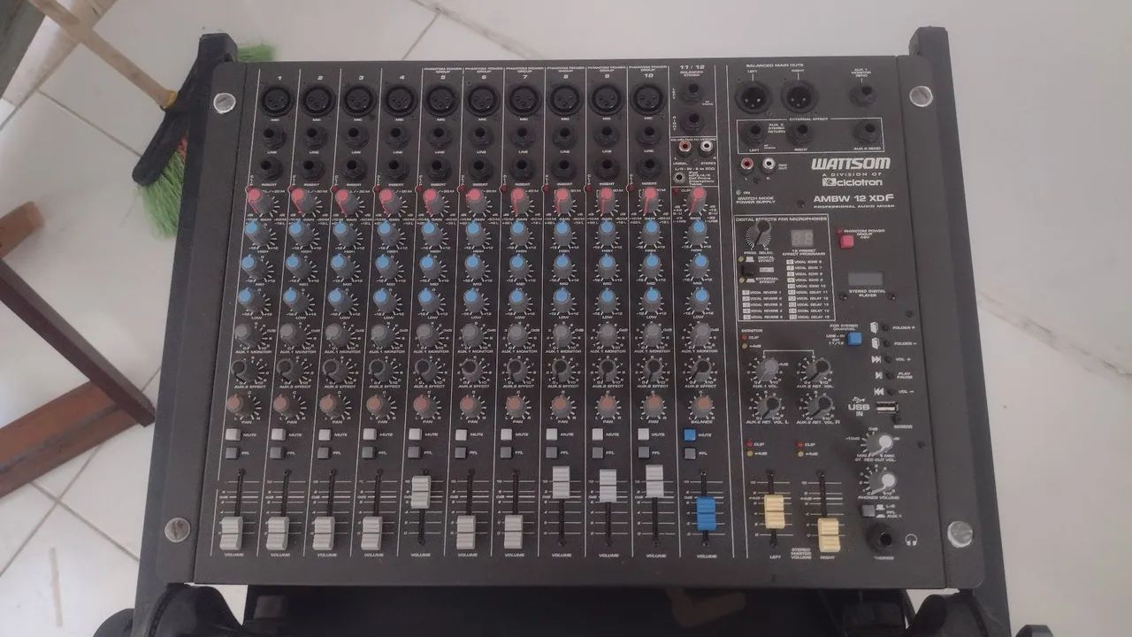 Mesa de Som Wattson AMBW 12 XDF - Profissional