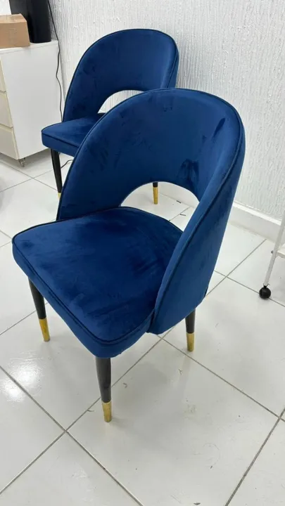 CADEIRA ESTOFADA EM VELUDO
