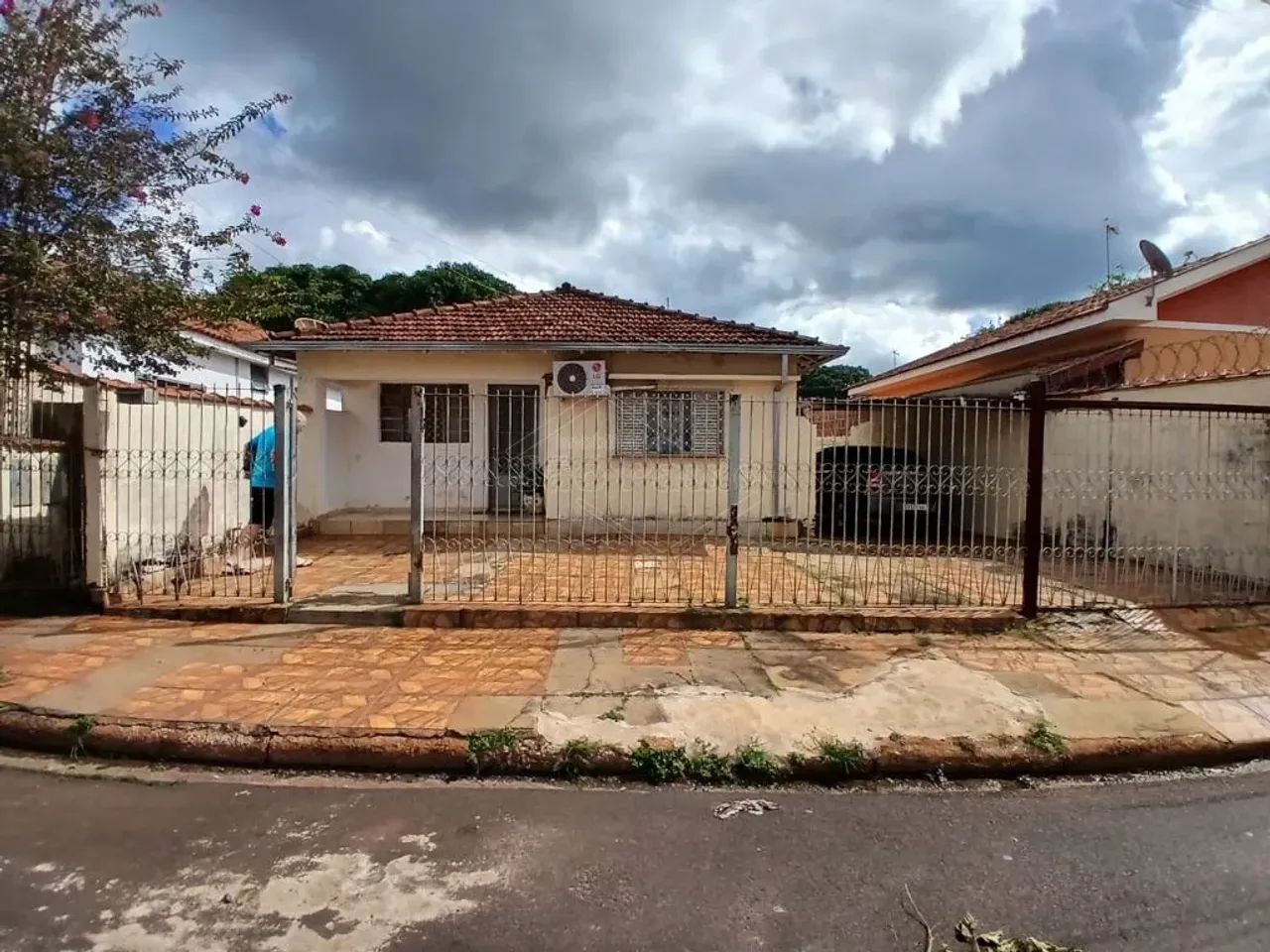 Venda de Casas / Padrão na cidade de Santa Lúcia