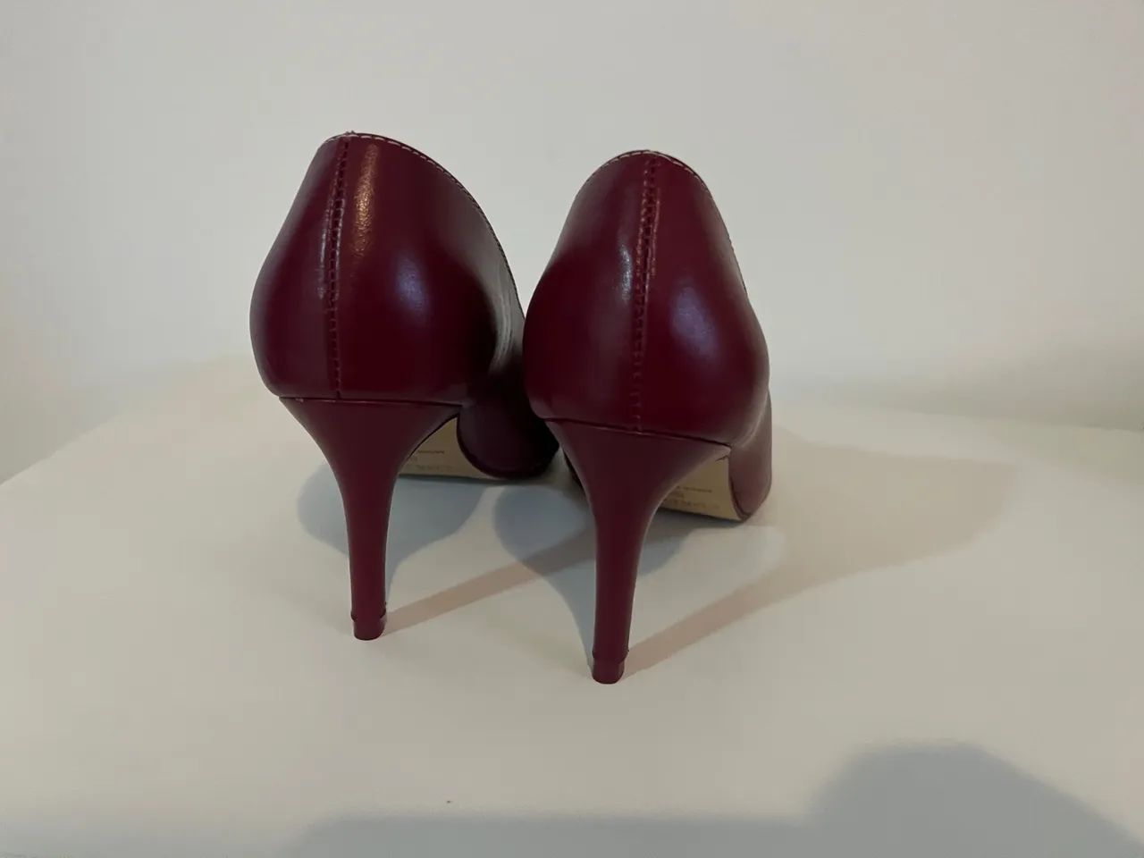 Scarpin Corello novinho lindo 36 vinho  - Foto 5
