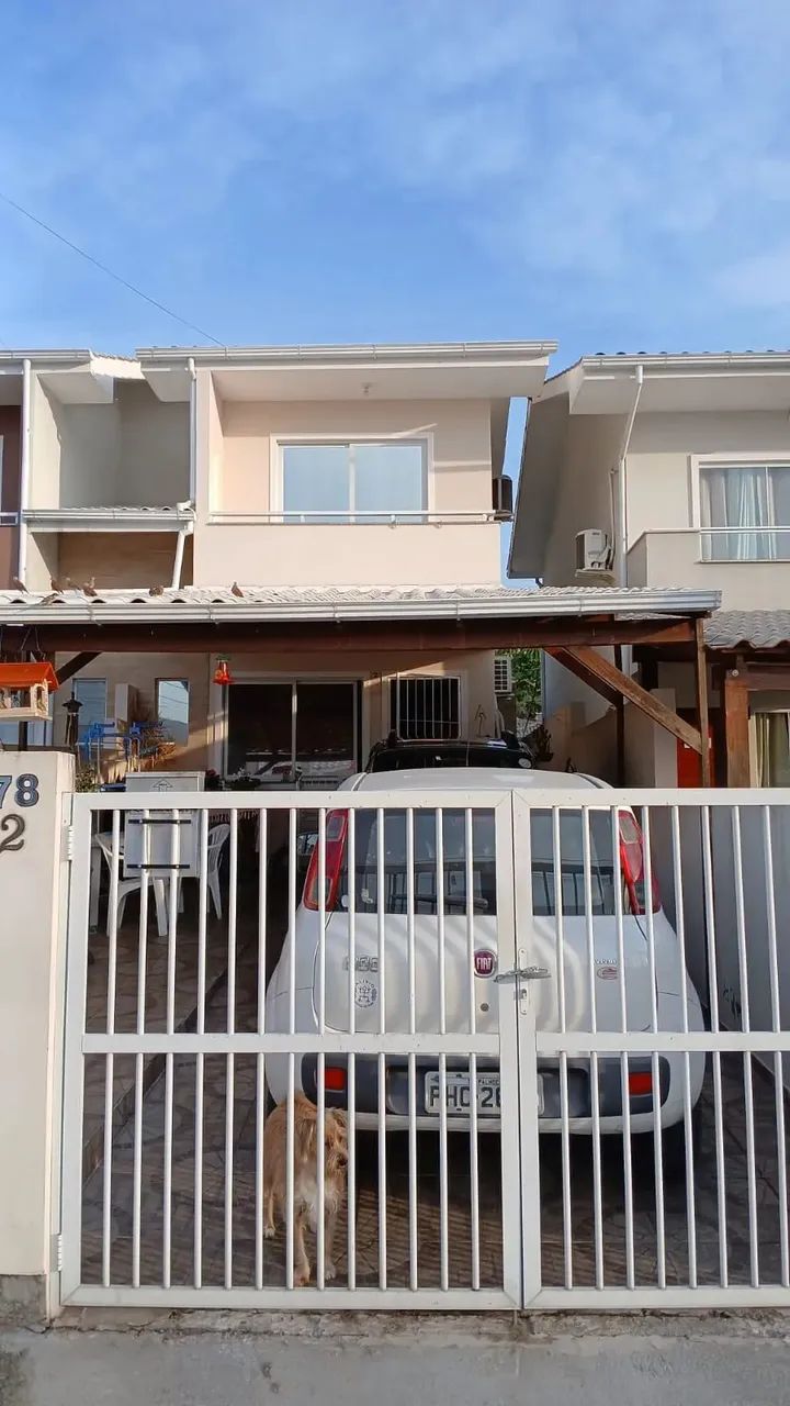 Sobrado para venda possui 80 metros quadrados com 3 quartos em Bela Vista - Palhoça - SC