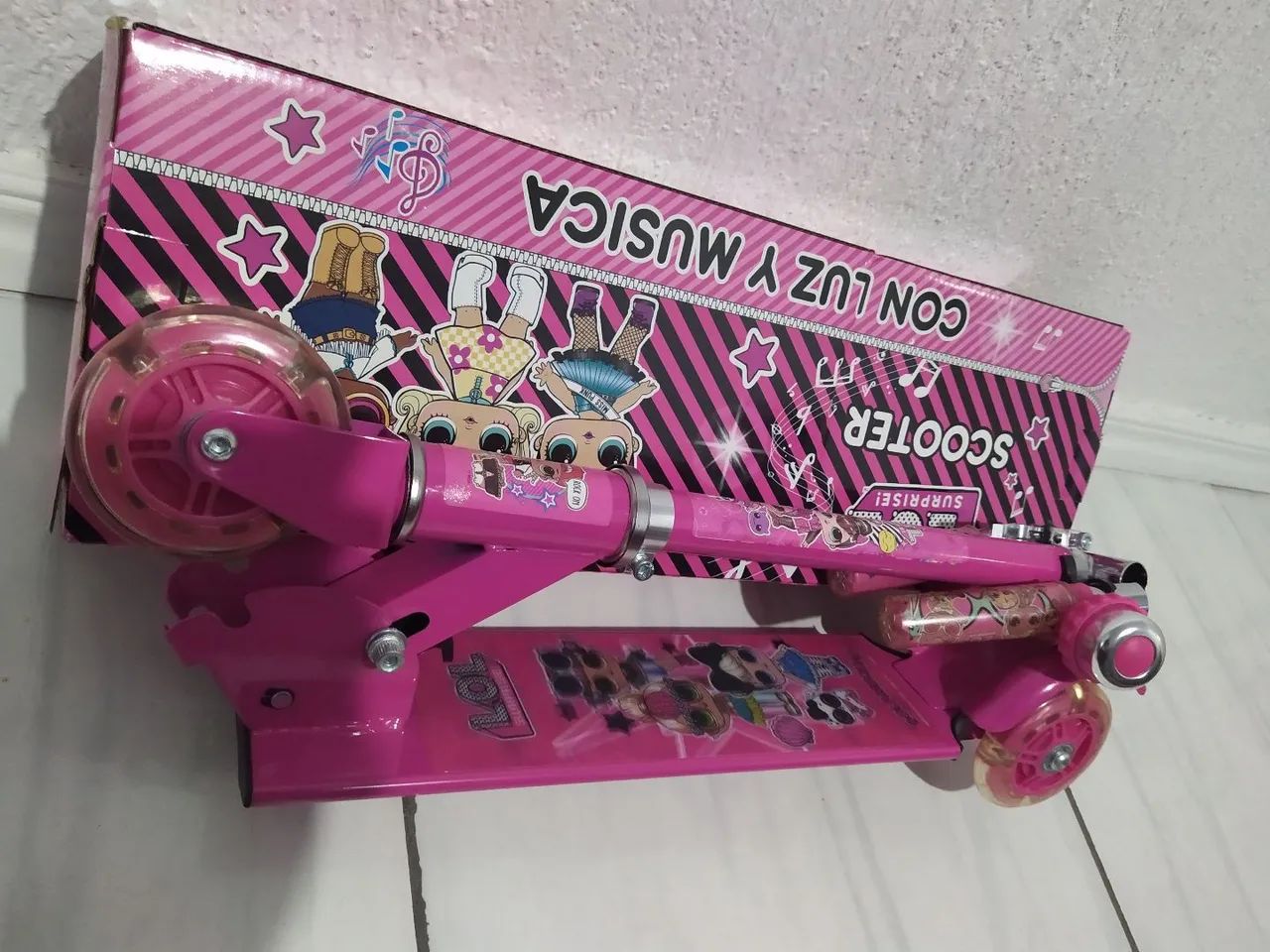 R$99.99 patinete infantil lol rosa 3rodas com buzina novo 0km  - Foto 2