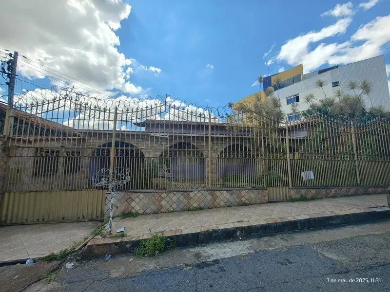 LINDA CASA NO BAIRRO FONTE GRANDE CONTAGEM