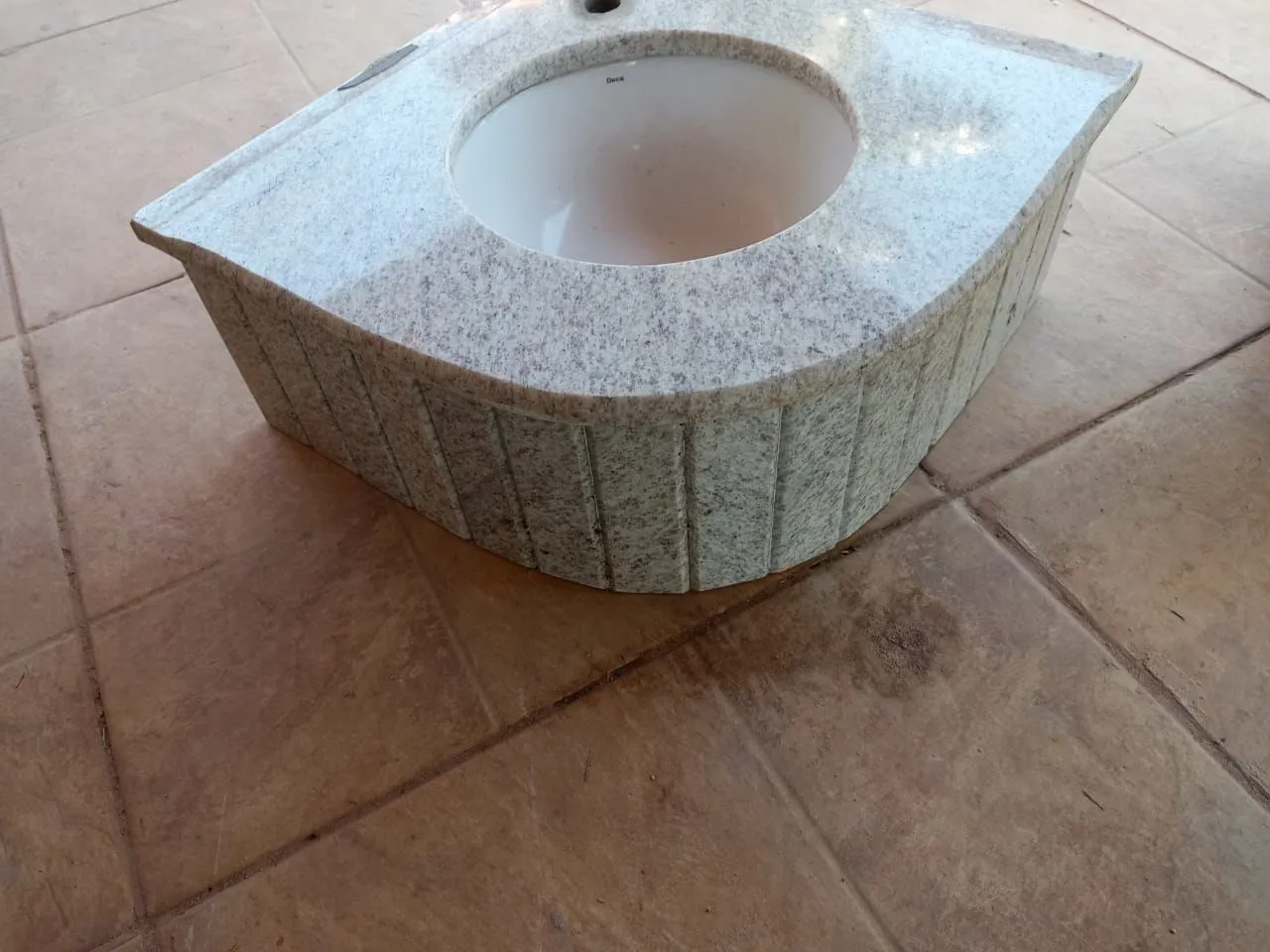 Pia de canto com acabamento pedra