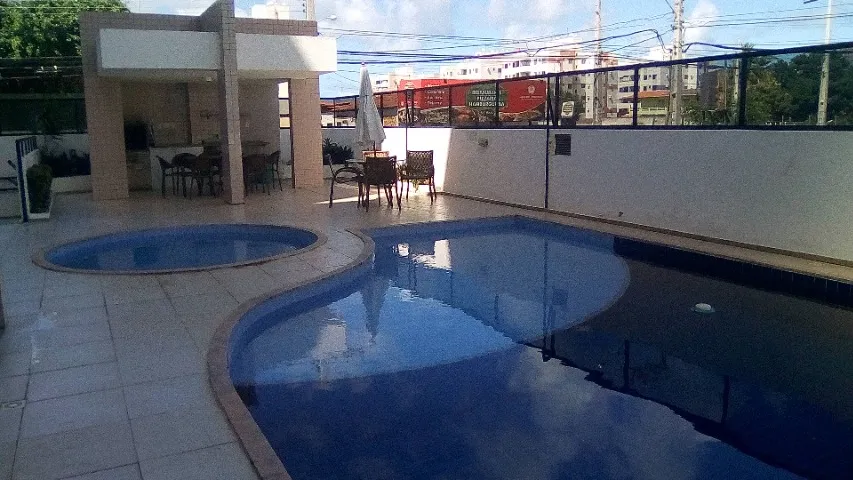 APT COM ÓTIMA LOCALIZAÇÃO 4 MINUTOS DA PRAIA