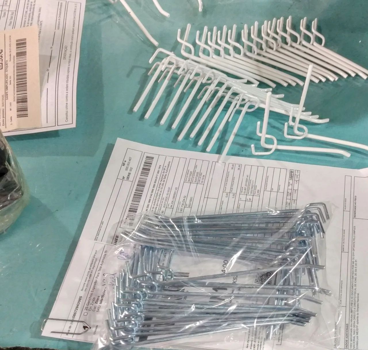 Ganchos Para Painel - Expositores - Vários Tamanhos - Temos Ponta de Estoque  - Foto 5