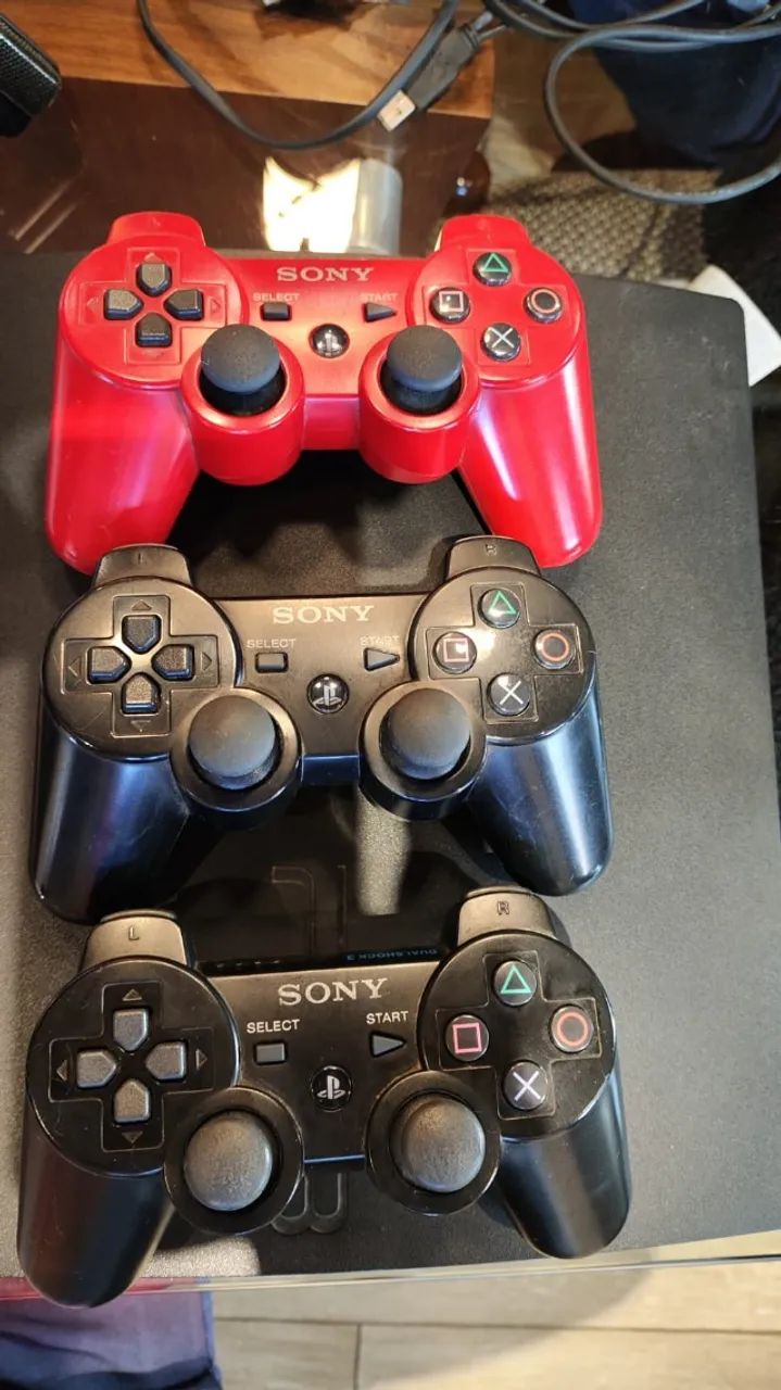 PlayStation 3 Slim 111GB + 3 Controles - Foto 2