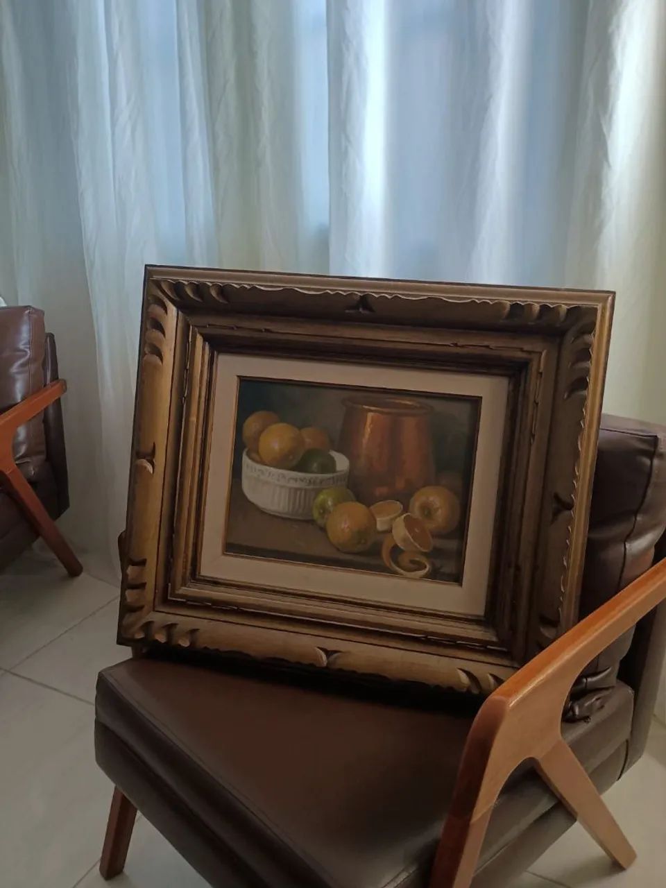 Quadro com frutas em tons terrosos
