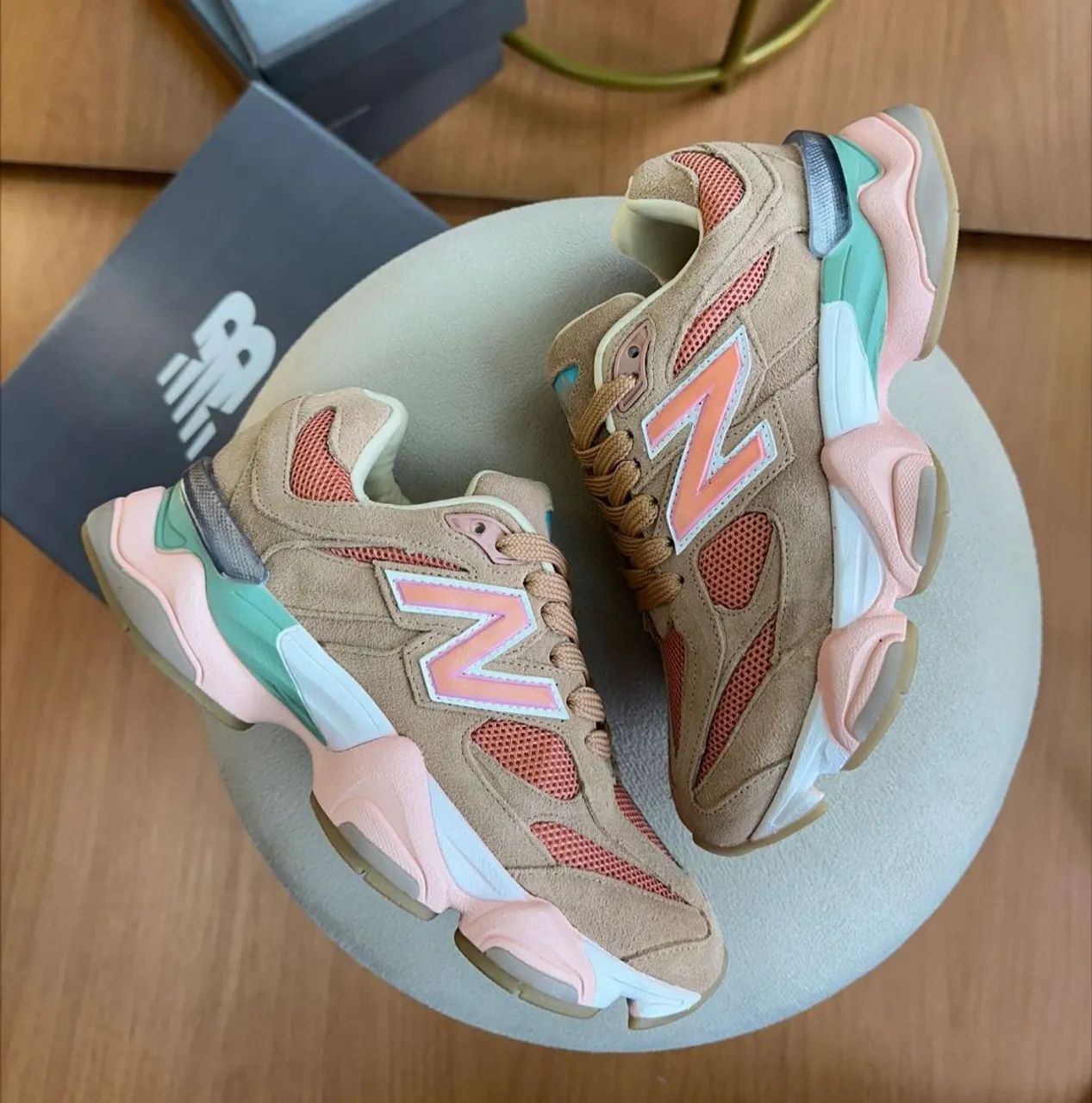 Tênis New Balance 9060 Feminino - Cores Vibrantes - Foto 4