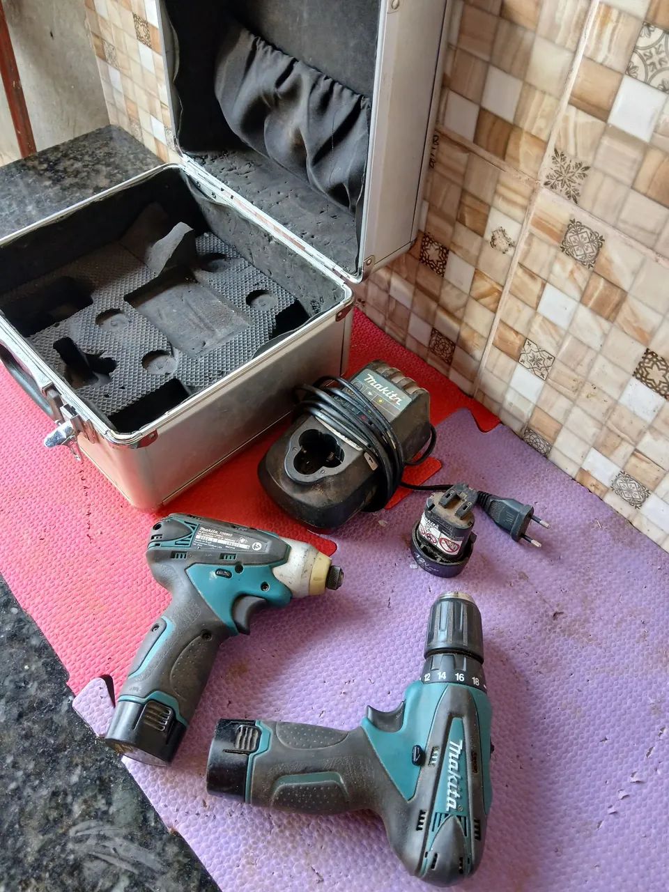 Furadeira e parafusadeira eletrica 64288685666562121