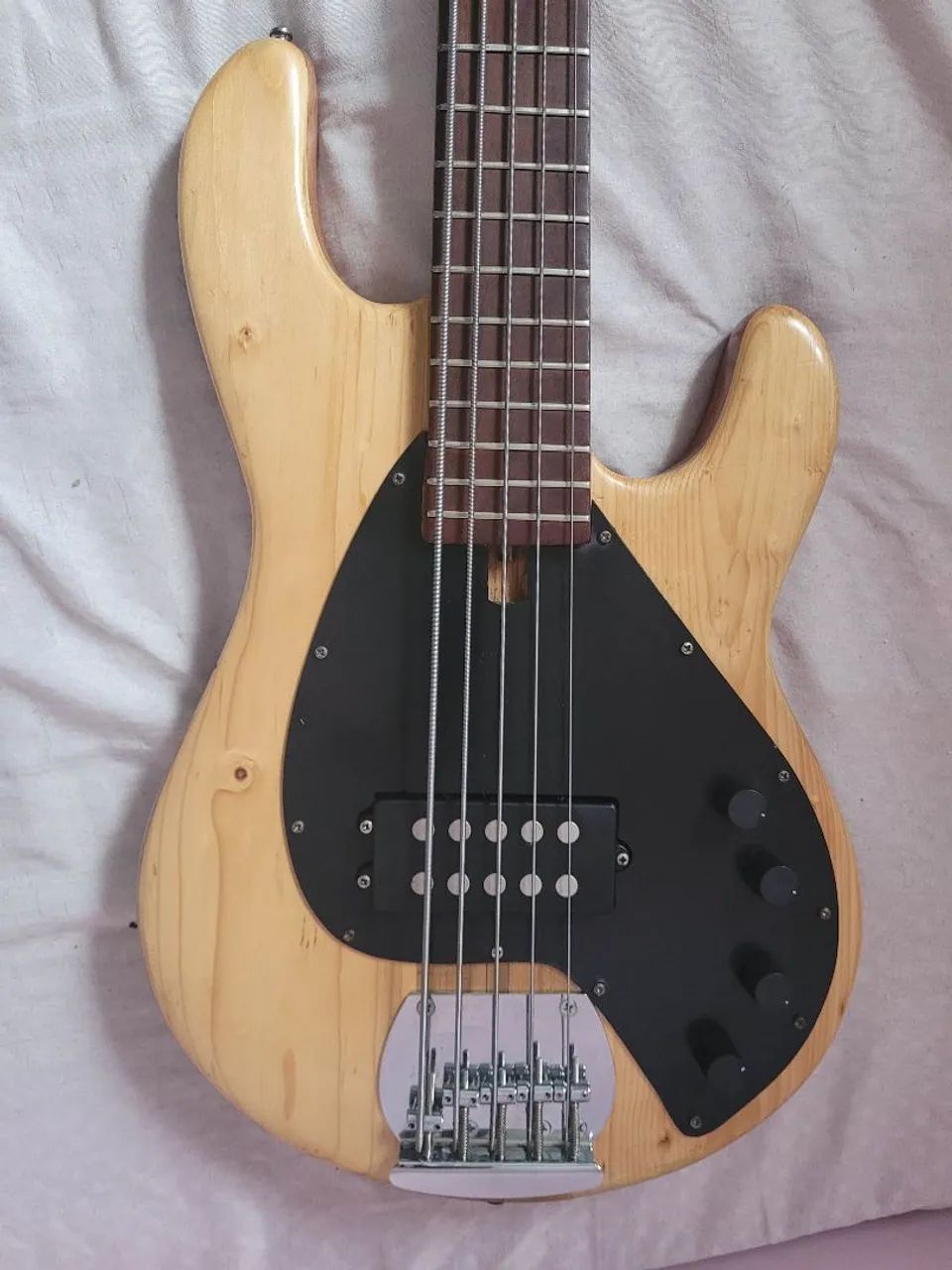 Baixo 5 cordas inteiriço luthier  - Foto 5