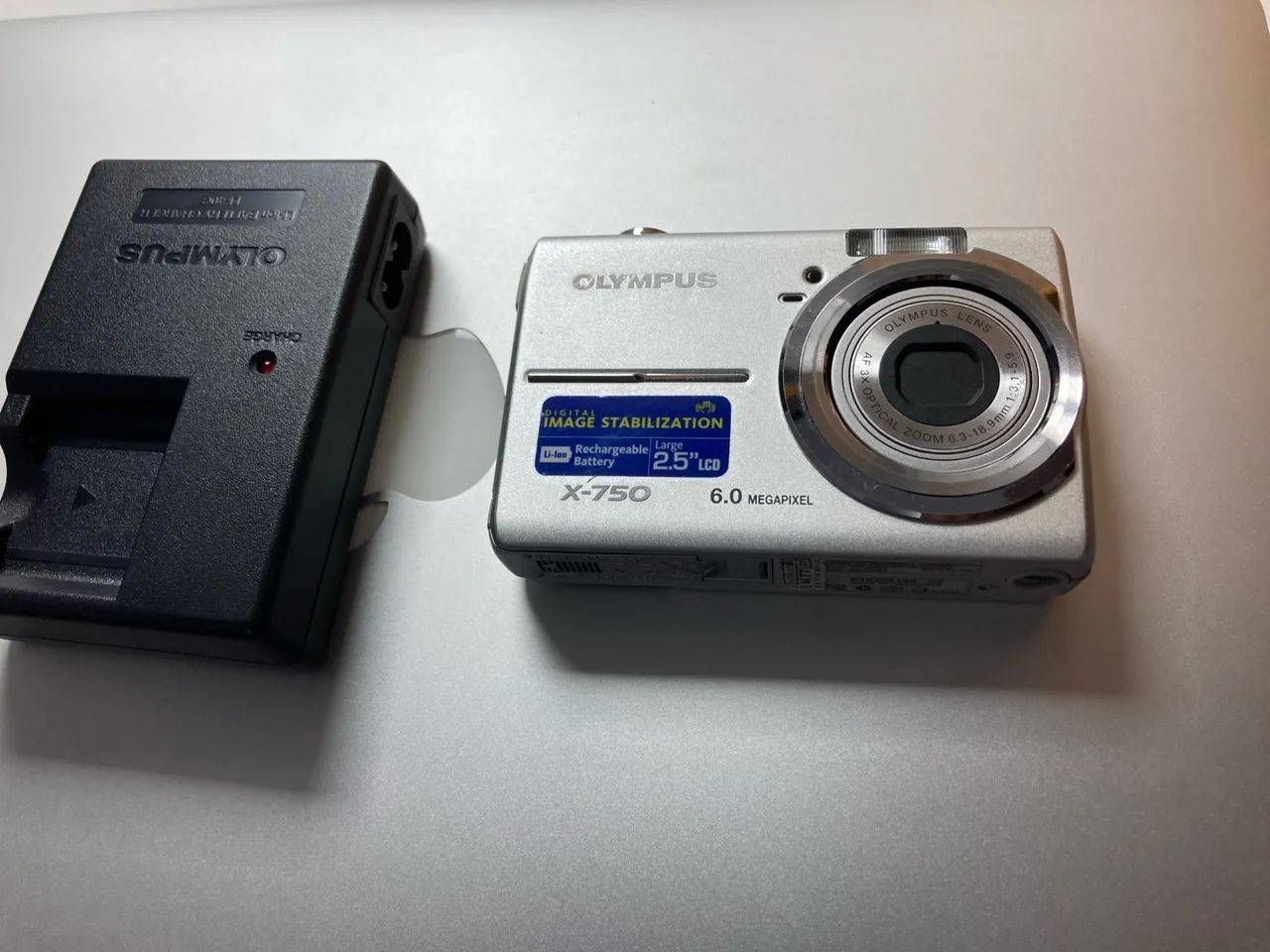 Câmera Digital Olympus X-750 6.0 Megapixels