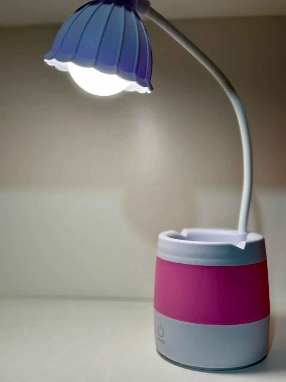 Luminária de Mesa LED Colorida - Foto 2