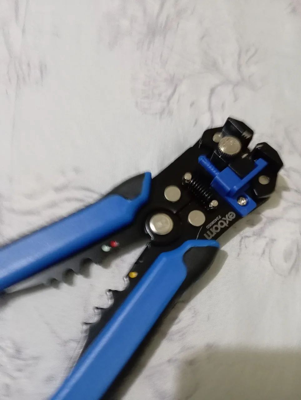 Alicate decapador 5 em 1 lacrado novo sem uso