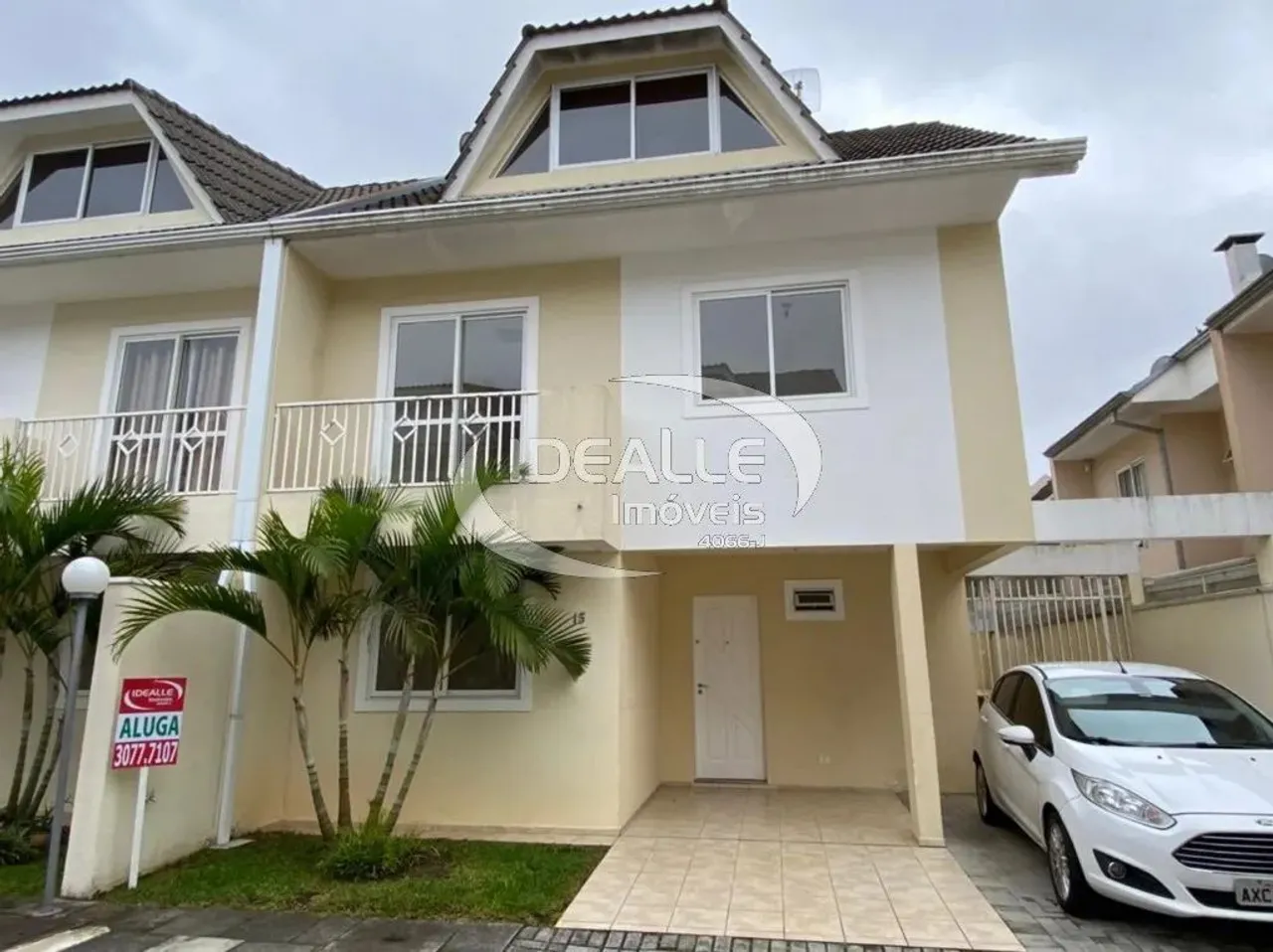 Sobrado com 3 quartos para alugar por R$ 3000.00, 130.54 m2 - BOQUEIRAO - CURITIBA/PR