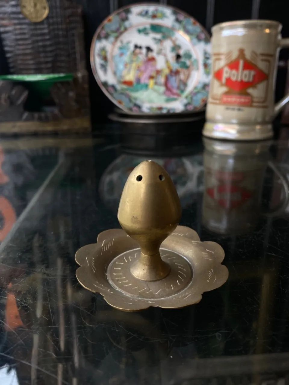 Pequeno incensário em bronze. 