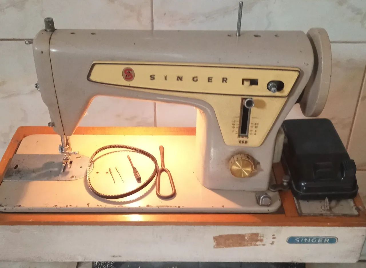 Máquina de Costura Singer 660