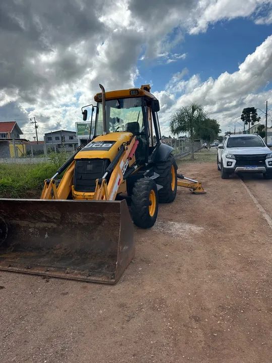 Retroescavadeira JCB 3C 2013