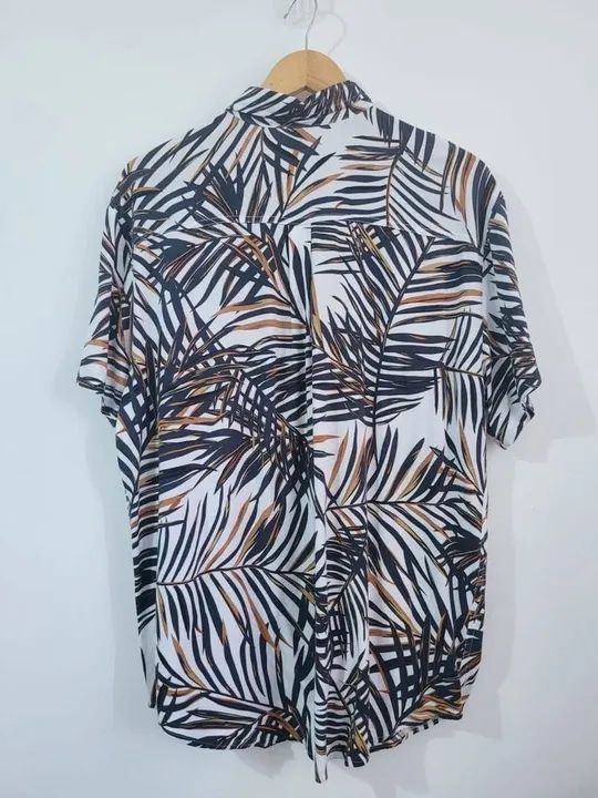 camisa estampada folhas TAM GG - Foto 4