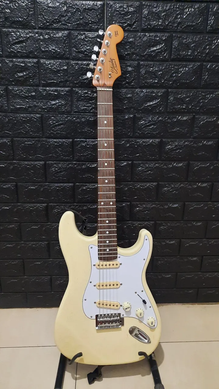 Guitarra Stratocaster Study by studebaker