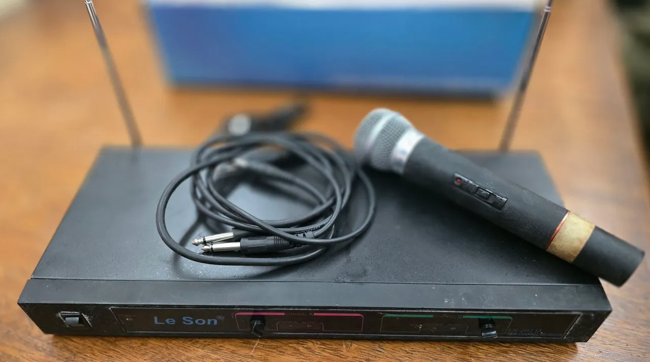 Microfone Sem Fio Le Son LS-202D