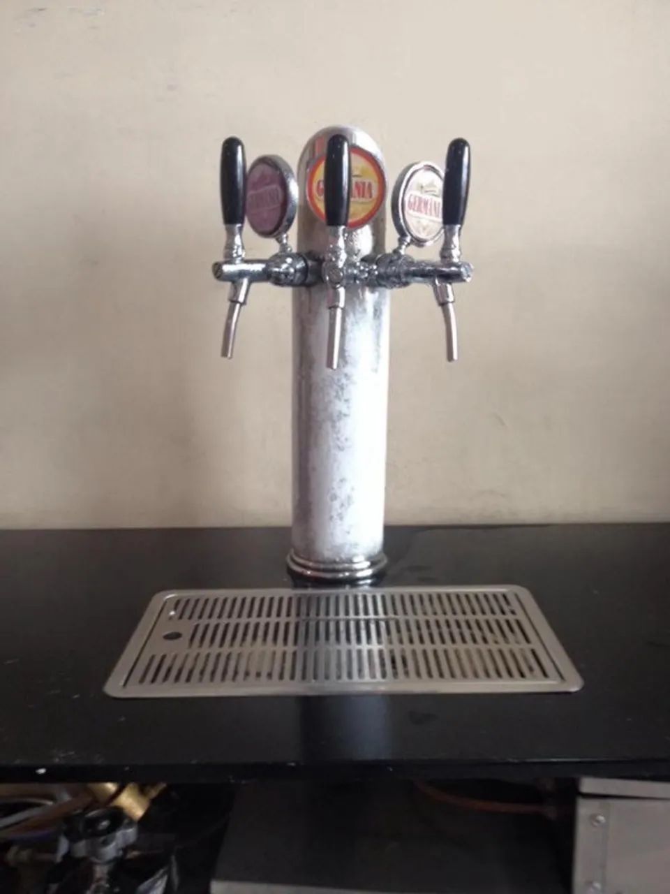 Chopeira Torre Tubular Com Torneiras Completa - Foto 3