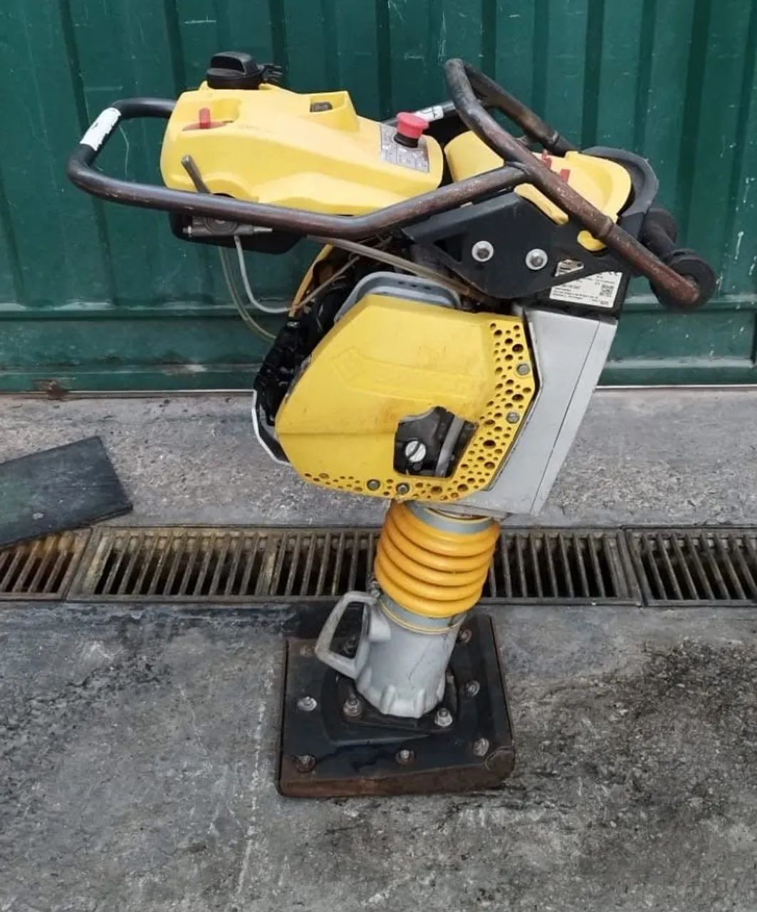 Compactador de solo sapo